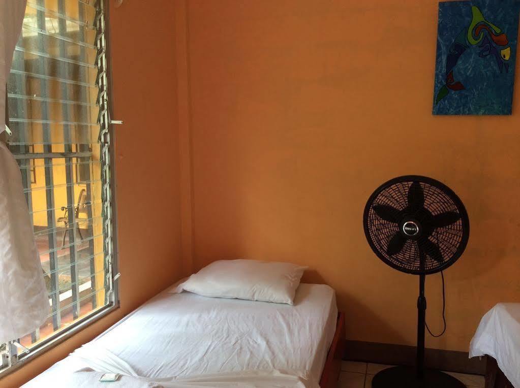 Cabinas El Muellecito 托尔图格罗 外观 照片